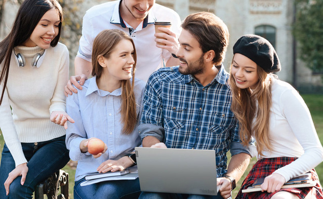 Kup laptop Lenovo i odbierz świąteczny zestaw akcesoriów