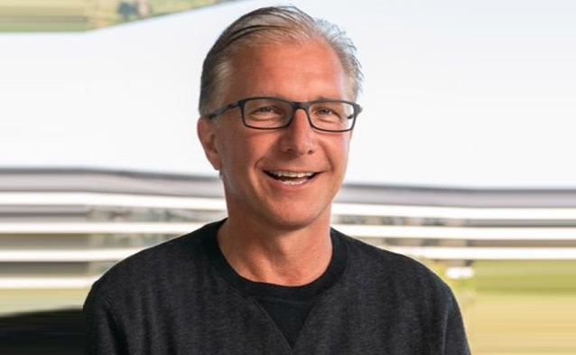 Wiceprezes Apple odwiedził Warszawę – co z Siri po polsku i Apple Store?