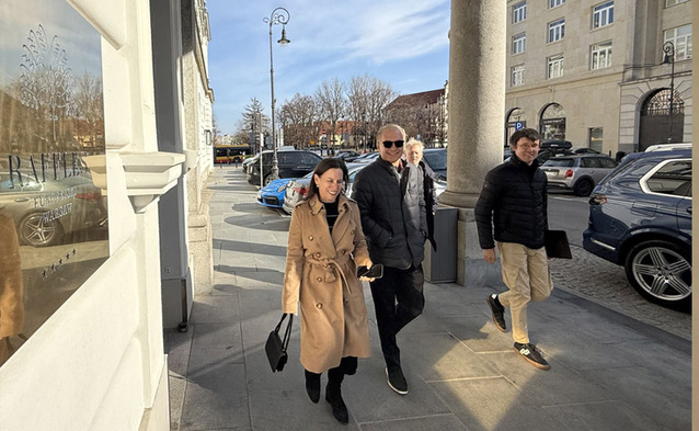 Wiceprezes Apple o modelu 16e, udziałach w Polsce, Siri, sklepie i łączności satelitarnej