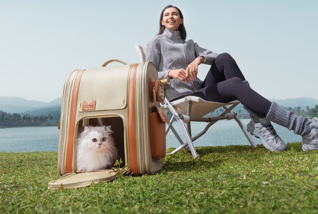 MOVA wprowadza do Polski plecak dla zwierząt z wentylatorem, nawilżaniem mgłą i oświetleniem