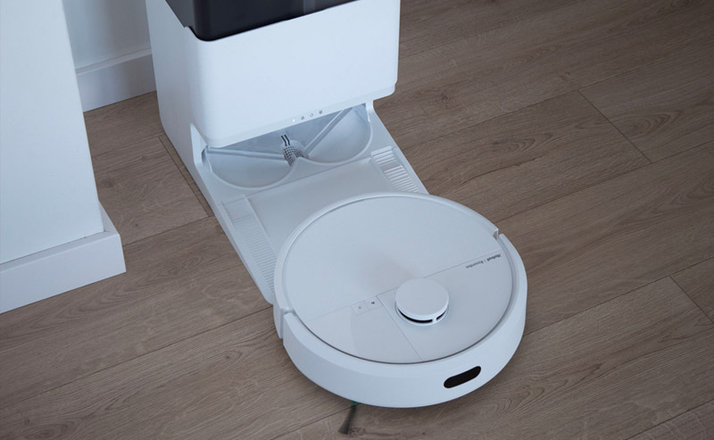 Przetestowaliśmy robota Roomba Plus 405 Combo - to tania amerykańska alternatywa dla chińskich robotów sprzątających