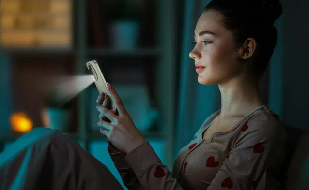 Tani smartfon z ekranem jak papier w Orange