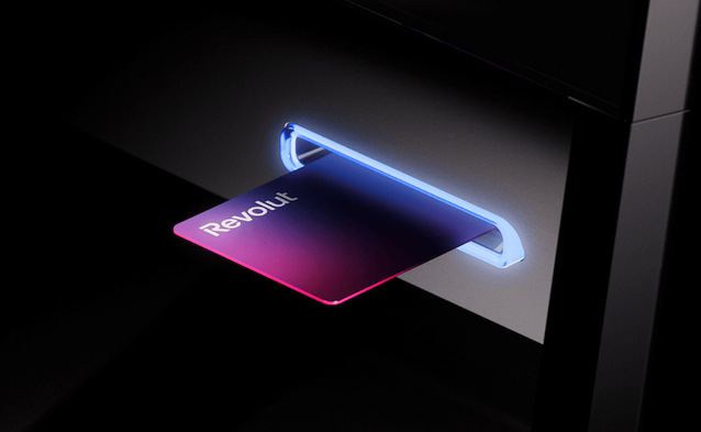 Revolut zaczyna stawiać własne wypasione bankomaty
