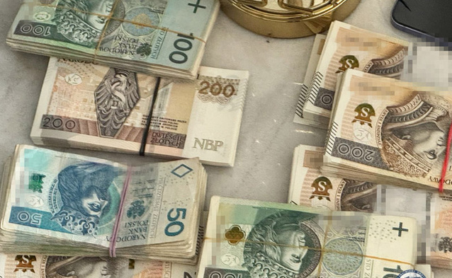 Wielka akcja zatrzymania cyberprzestępców - policja, wojsko, psy - miliony złotych uratowane