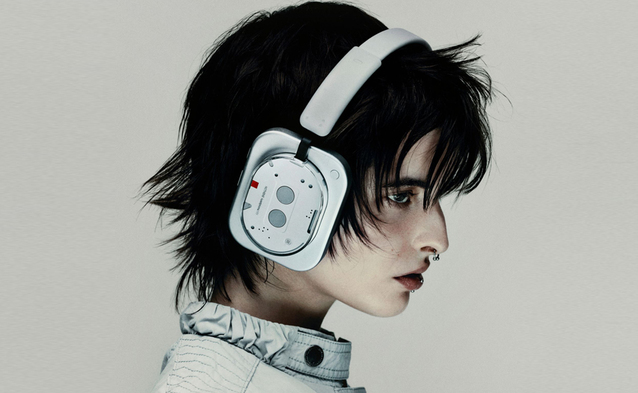 Nothing korzysta z fotografa marek Louis Vuitton, Chanel, Mugler, Prada i Gucci