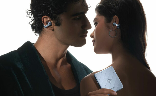 Nowy smartfon i słuchawki z kryształami Swarovskiego