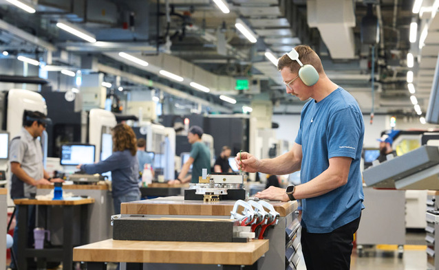 Apple uruchamia American Manufacturing Program