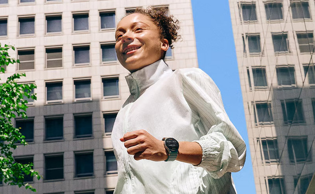 Plus obniża ceny smartfonów i daje bony do Empiku