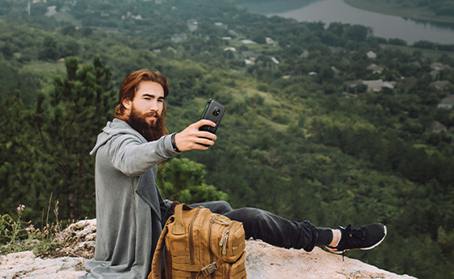 Smartfon z wymienną baterią i ekranem 6 cali debiutuje na rynku