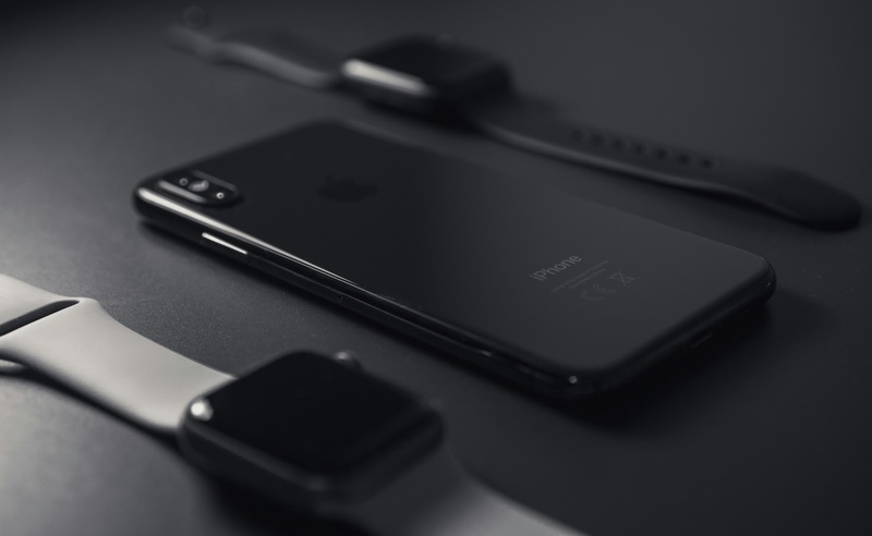 Siła ekosystemu Apple – dlaczego warto mieć iPhone’a i iPada?