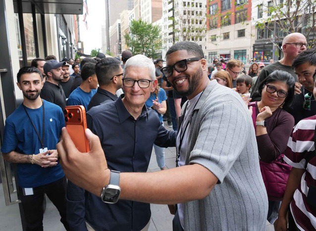 Flagowce przyciągają uwagę, ale to tanie modele napędzają rynek smartfonów – raport Omdia H1 2025