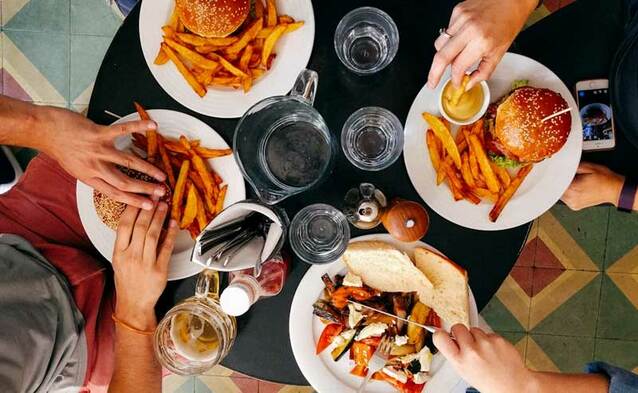 Zniżki w restauracjach, bonusy dla seniorów i firm – nowości w Mój Orange