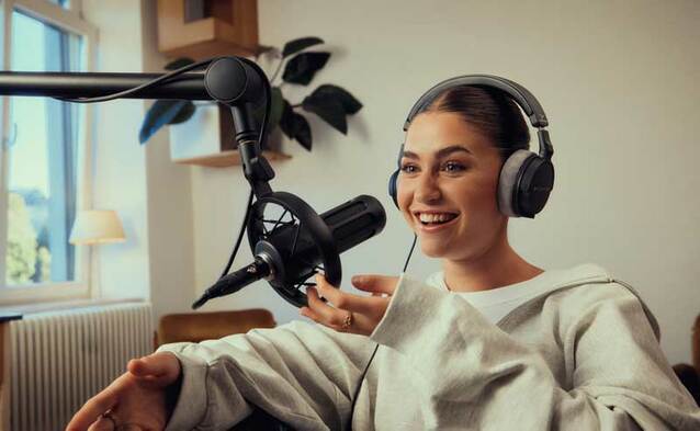 Słuchawki wokółuszne z zamkniętą konstrukcją i studyjnym brzmieniem