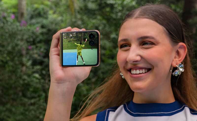 Motorola razr 60 ultra i słuchawki moto Buds Loop z kryształkami Swarovskiego w Plusie