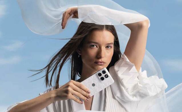 Ekskluzywna Motorola edge 70 - specjalna edycja Pantone 2026 z kryształami Swarovskiego