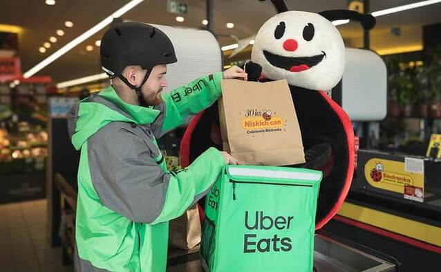 Biedronka wchodzi do Uber Eats – zakupy u Ciebie w 30 minut