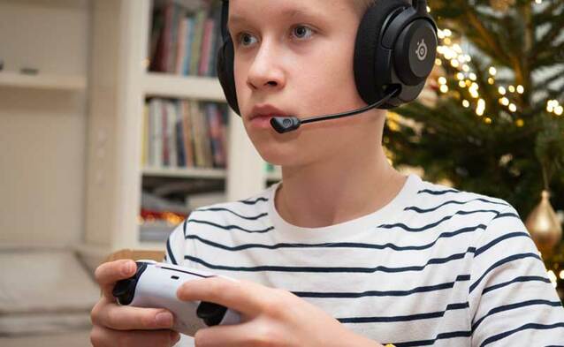 Test słuchawek SteelSeries Arctis Nova 5 Wireless – średnia półka dla graczy stacjonarnych i mobilnych