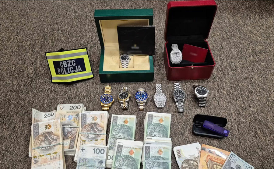 CBZC rozbiło grupę wyłudzającą pieniądze przez Facebooka