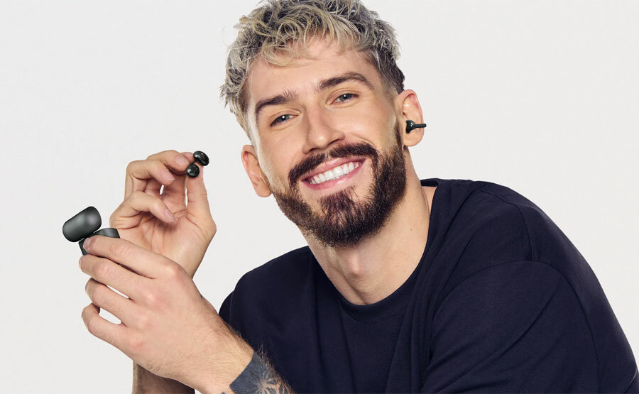 Biżuteryjny design i sportowy charakter - nowa kampania słuchawek