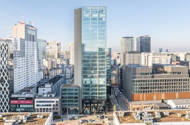 Jest nowy sposób na budowę sieci komórkowej w biurowcu - skorzystała z niego Skanska w Warszawie