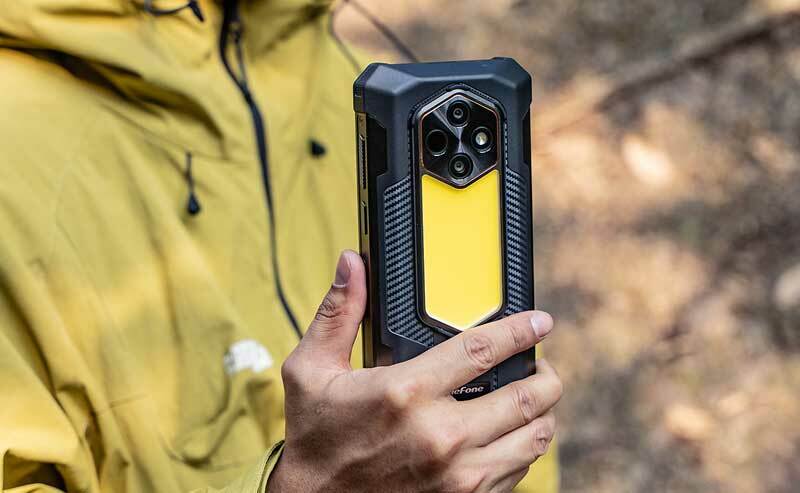 Nowy pancerny smartfon ma bardzo mocną latarkę