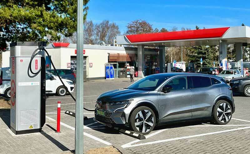 Ta zmiana ucieszy kierowców elektryków - ORLEN obniża ceny ładowania