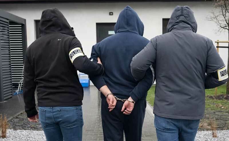 Fałszywe oferty sprzedaży samochodów - CBZC zatrzymało 7 osób