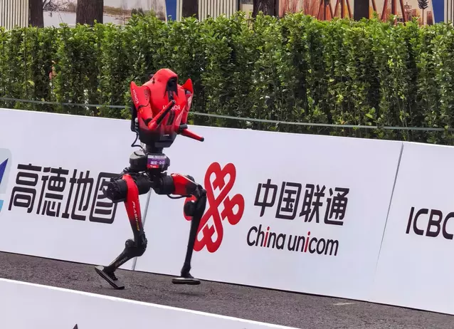 China Unicom i Huawei zapewniali uplink dla robotów biegnących w Humanoid Robot Half-Marathon
