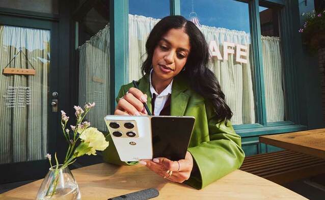 Składany flagowiec Motoroli już do kupienia w T-Mobile