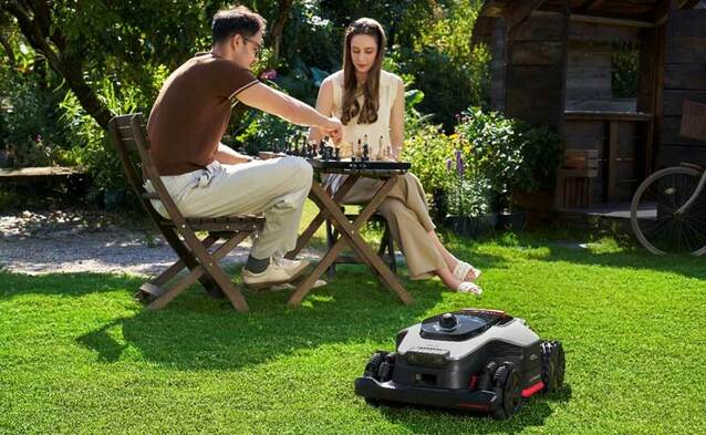Koniec z przewodami w ogrodzie - te roboty same wiedzą, gdzie kosić