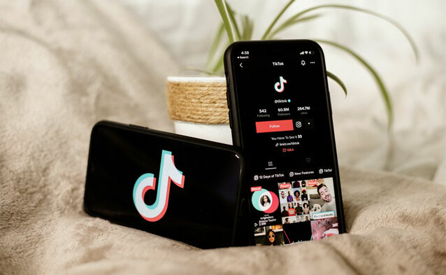 Polacy coraz chętniej oglądają krótkie wideo na TikTok