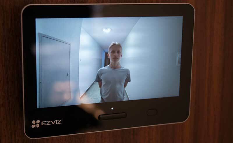 Test wizjera wideo EZVIZ EP4 – przydatny gadżet do naszego smart domu