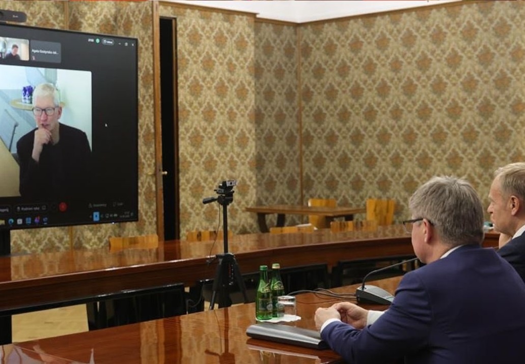 Tusk rozmawiał z Timem Cookiem i przyszłym szefem Apple