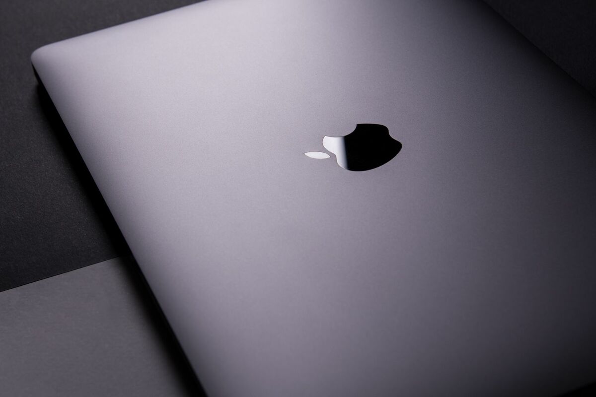 Laptop w ekosystemie mobilnym 2026 — jak mądrze dobrać sprzęt do smartfona