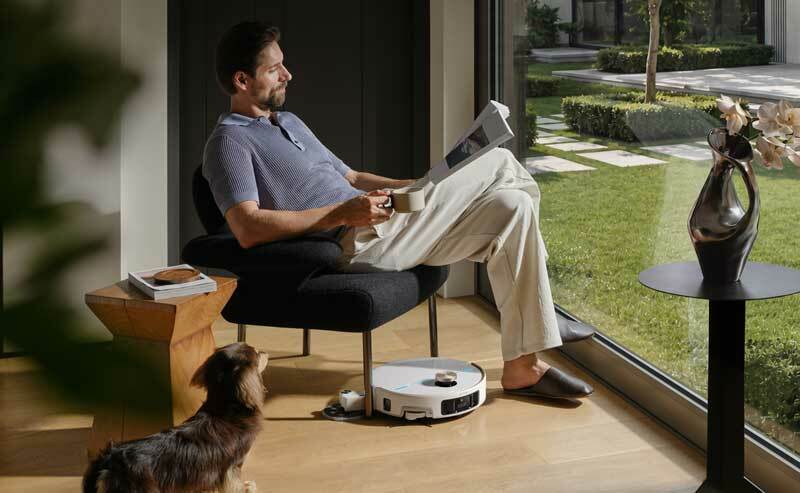 Flagowy robot już w Polsce - wysuwa mopy, myje je i suszy