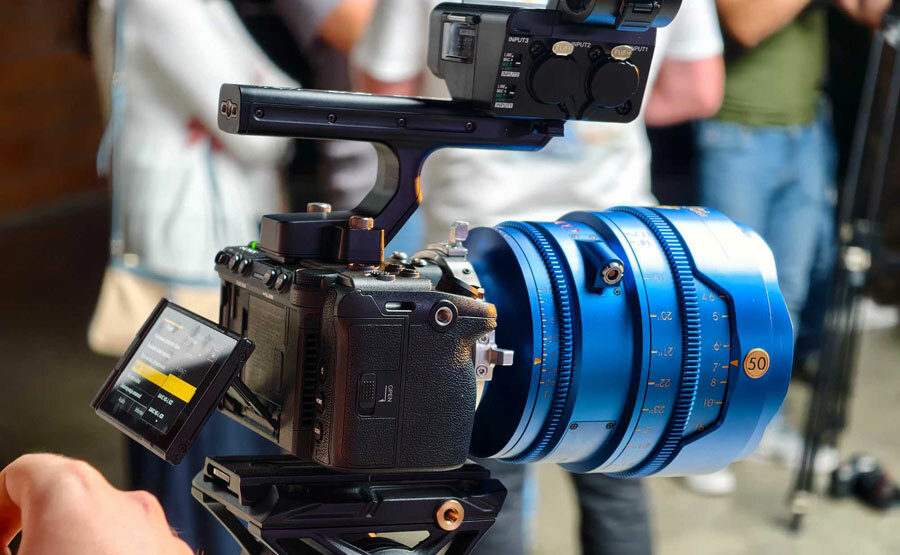 Sony FX5 oficjalnie - 5K Open Gate, wewnętrzny zapis RAW i rozwiązania z profesjonalnych kamer CineAlta