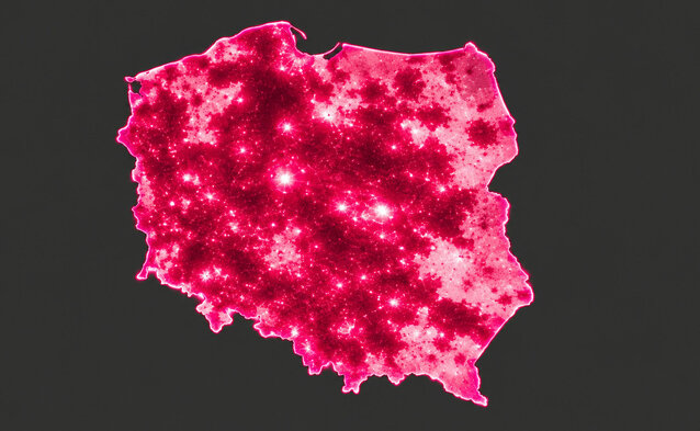 Mapa Polski przedstawiająca symboliczny zasięg sieci 5G T-Mobile w kolorze magenta na czerwonym tle