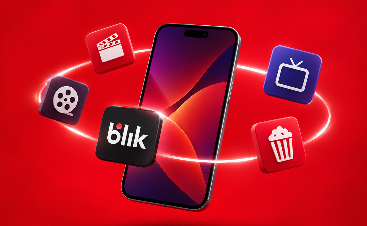 Smartfon z logo BLIK oraz ikonami filmu, kina i telewizji na czerwonym tle