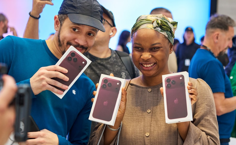 Amerykanie nie rzucili się na nowe iPhone'y - gdzie indziej jest odwrotnie