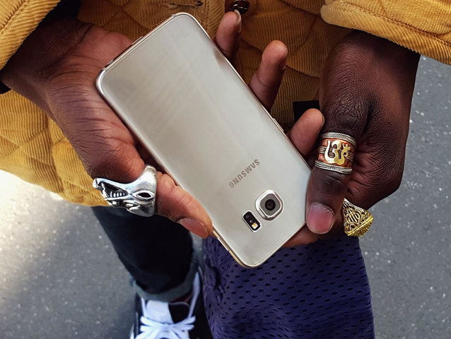 Globalna sprzedaż telefonów komórkowych osiągnęła poziom 445 mln sztuk