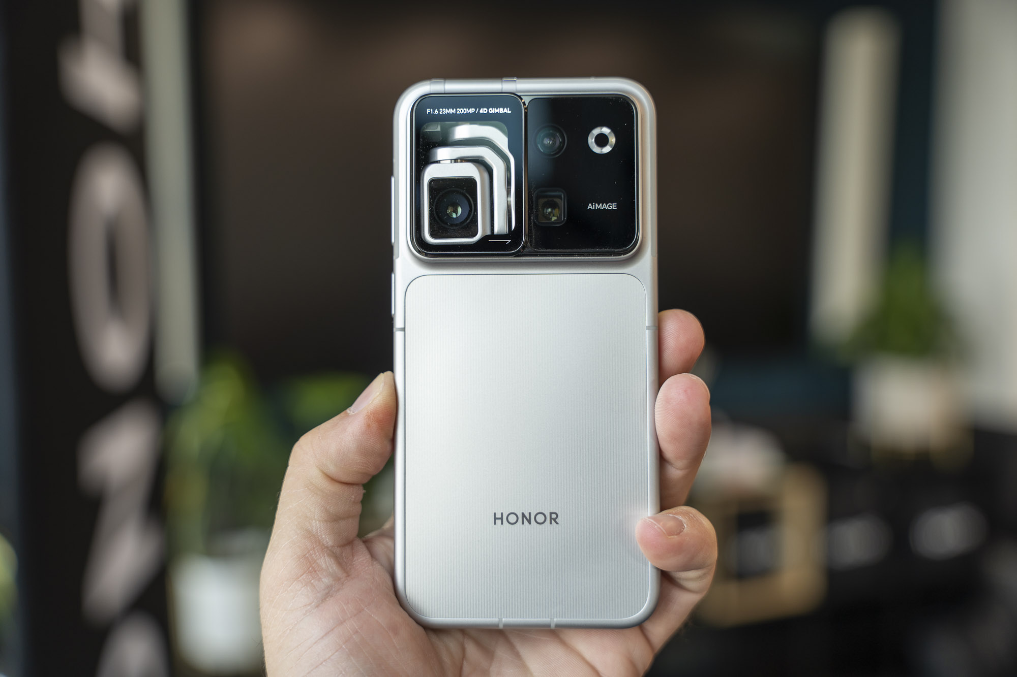 Mieliśmy w rękach HONOR Robot Phone