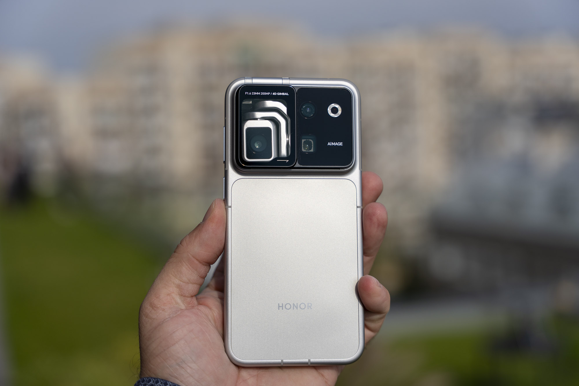 Mieliśmy w rękach HONOR Robot Phone