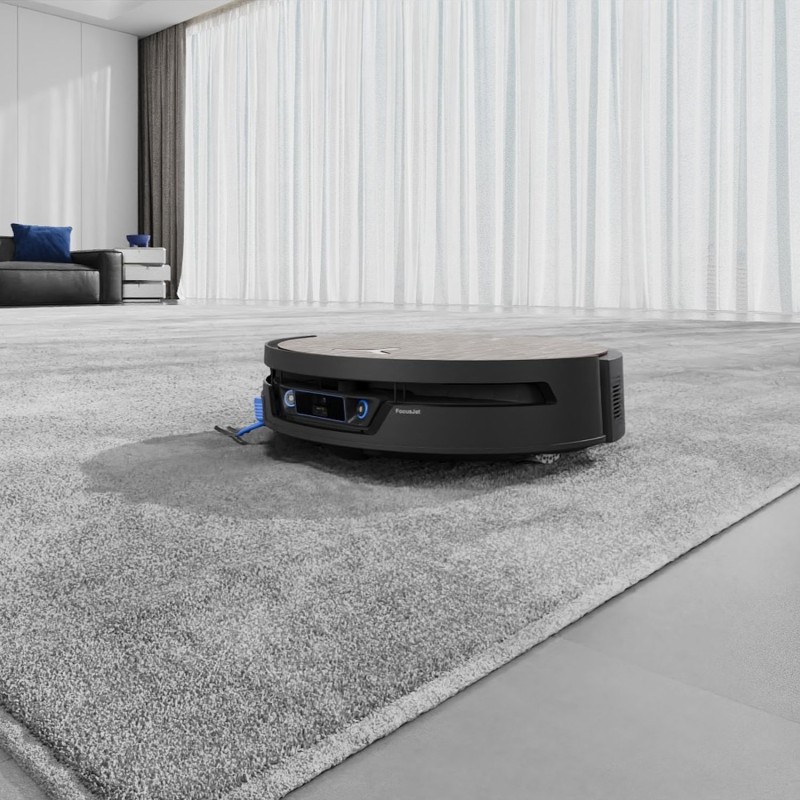 Najpierw namacza plamy, potem je usuwa – nowy robot w Polsce