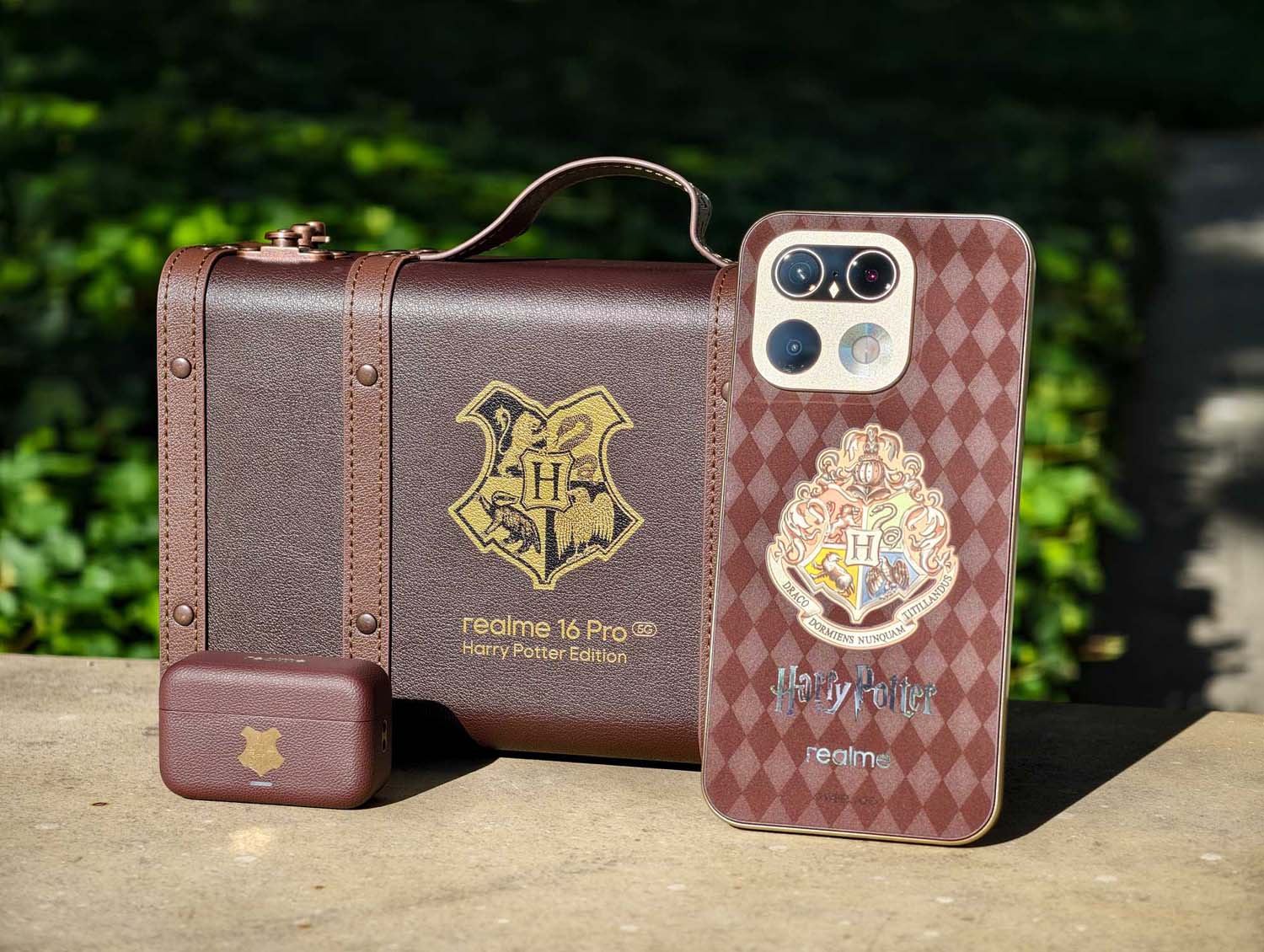 realme Harry Potter Edition już w Polsce - tyle kosztują smartfon i słuchawki