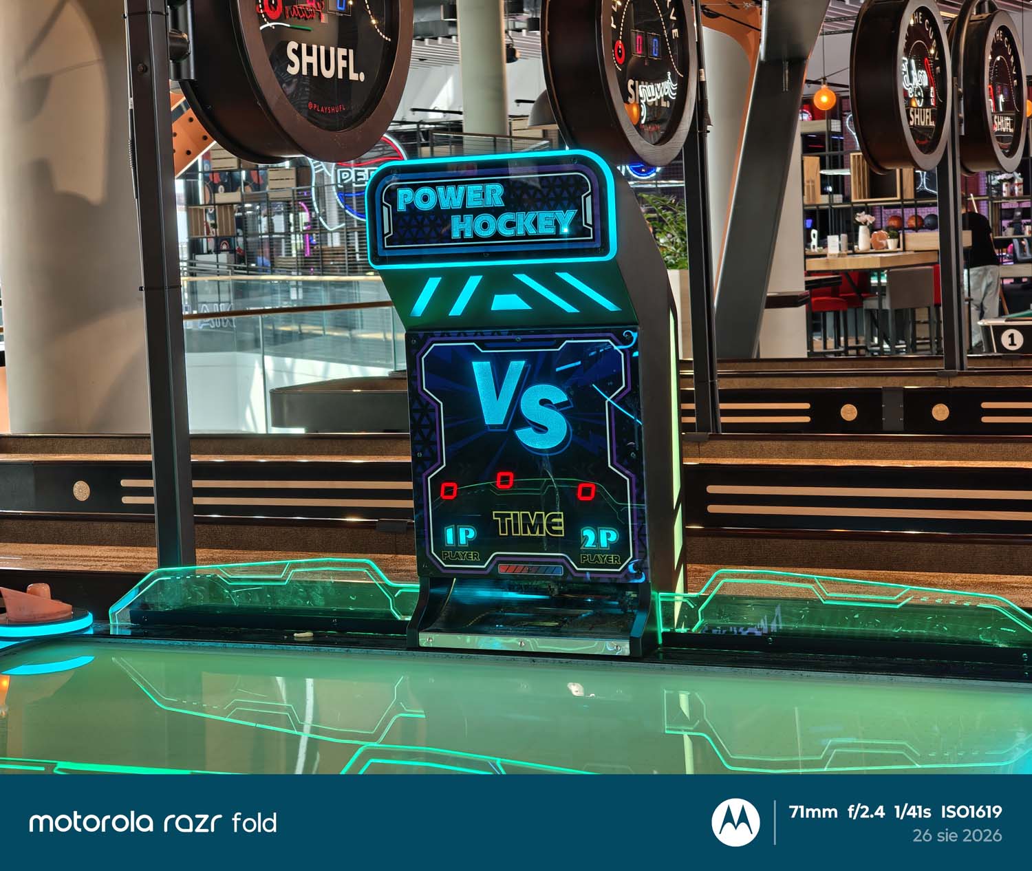 Motorola Razr Fold vs Samsung Galaxy Z Fold8 Ultra - który składany smartfon ma lepsze aparaty?