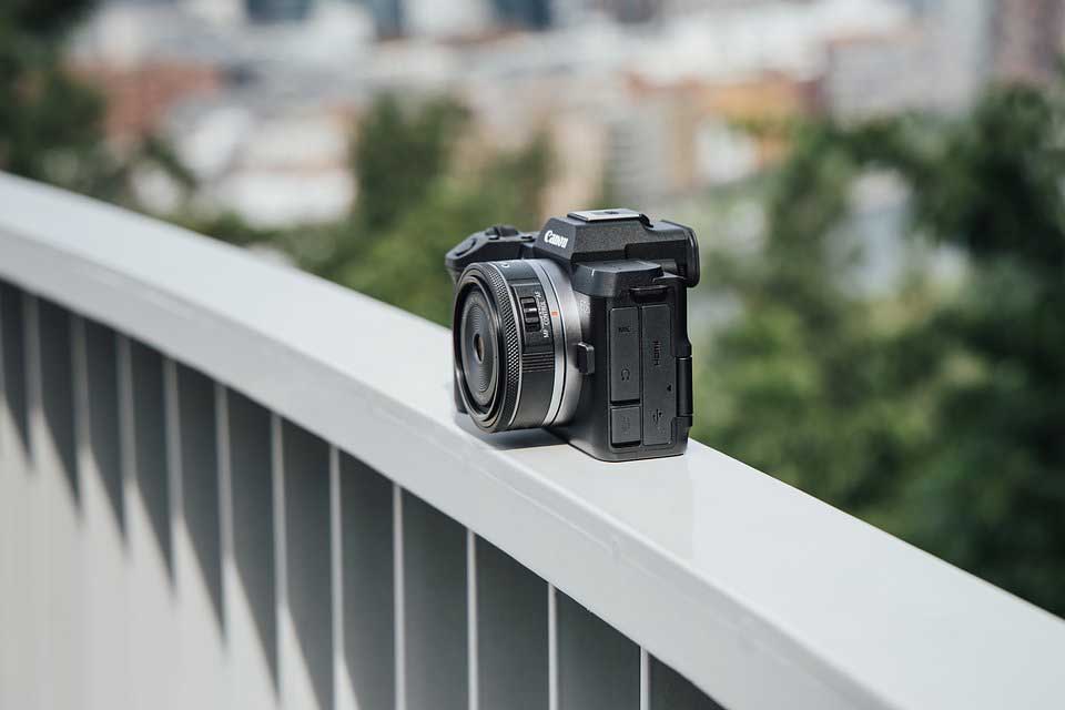 Canon pokazał nowy pełnoklatkowy aparat - ma być lekki i szybki