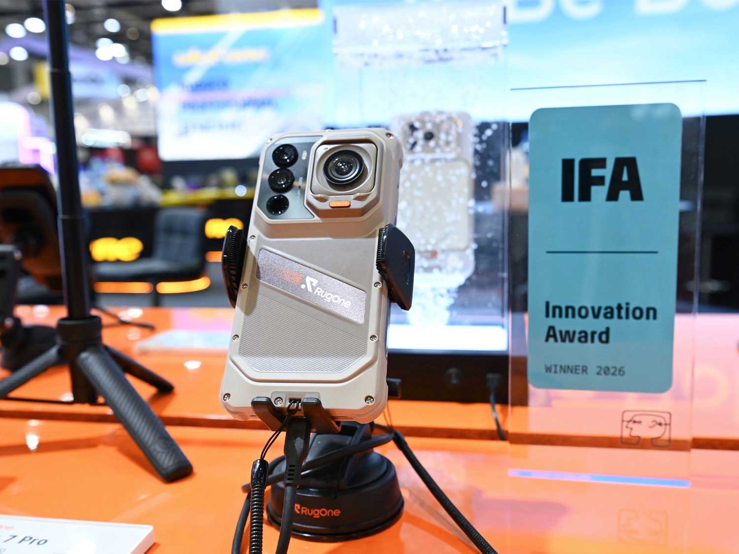 Ten smartfon ma odpinaną kamerę - nietypowa premiera na IFA