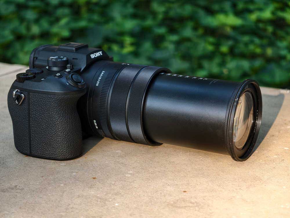 Porównaliśmy najbardziej zaawansowany aparat kompaktowy Sony z najlepszym smartfonem fotograficznym