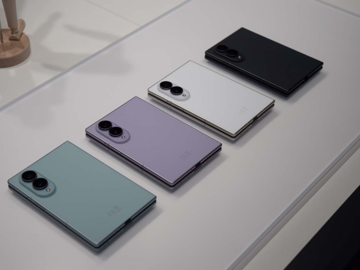 Samsung rusza z przedsprzedażą - do nowych Galaxy dorzuca duże bonusy