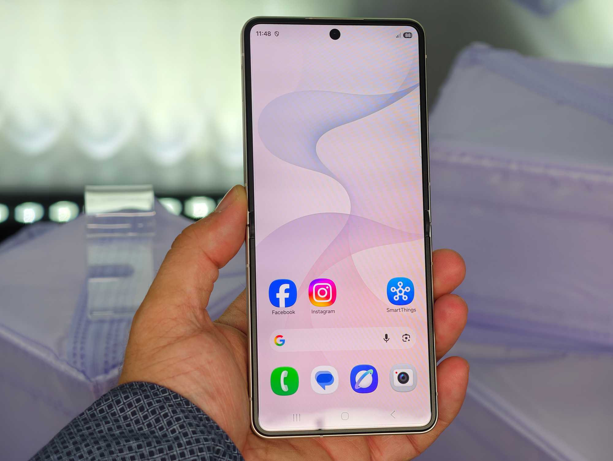Samsung Galaxy Z Flip 8 – pierwsze wrażenia: lżejszy telefon i ulepszony ekran zewnętrzny